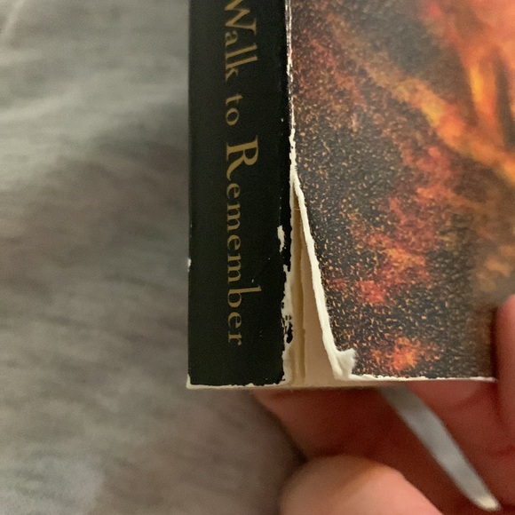 Nicholas Sparks A Walk to Remember Book - Picture 4 of 4